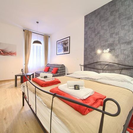 Logo Apartments 5 Min Walk To Main Square زغرب المظهر الخارجي الصورة