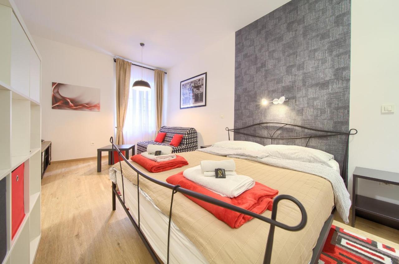 Logo Apartments 5 Min Walk To Main Square زغرب المظهر الخارجي الصورة