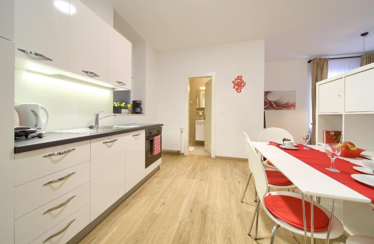 Logo Apartments 5 Min Walk To Main Square زغرب المظهر الخارجي الصورة